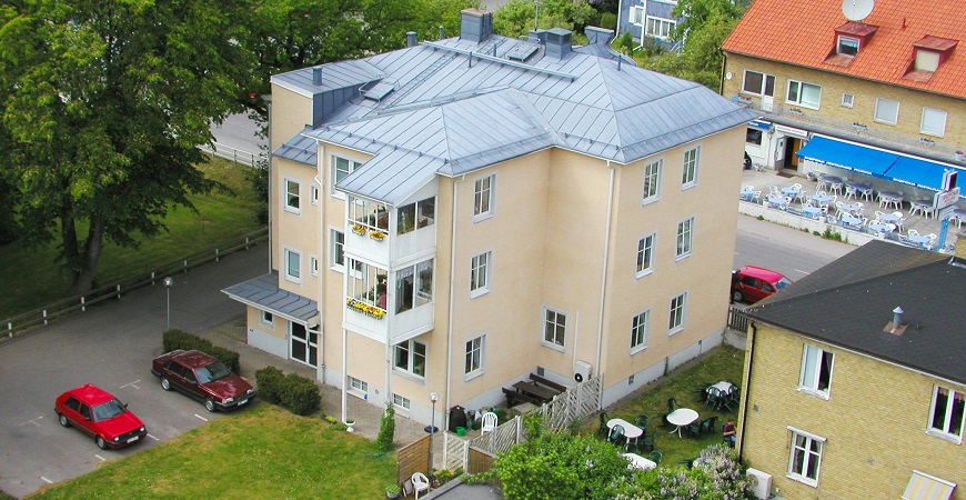 Hus på Storgatan med konditori i bakgrunden